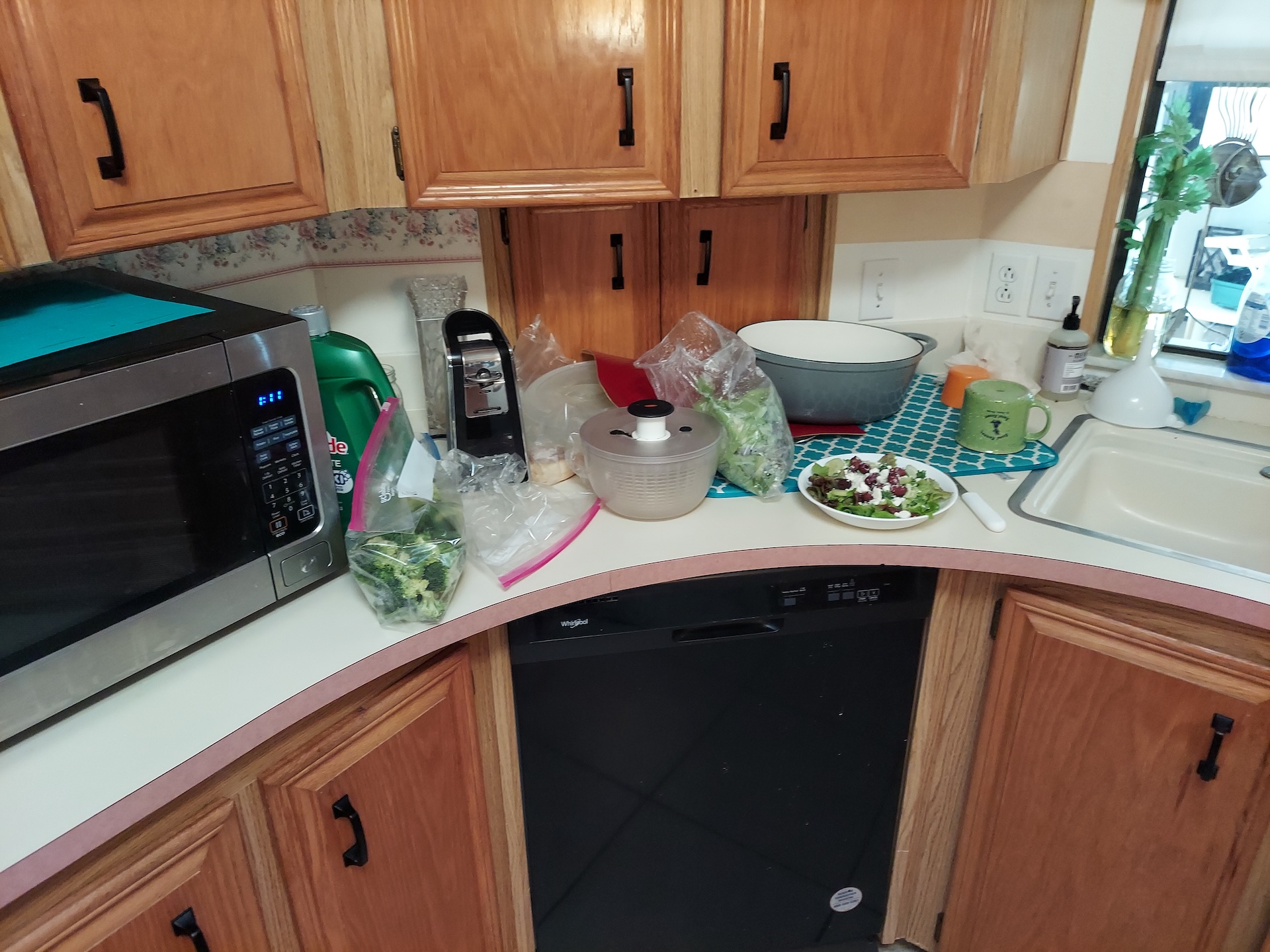 A short written description about the image. Good for accessibility, AL machine learning and search engine optimisation.